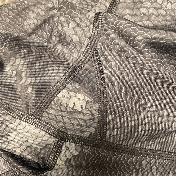 Lululemon Inspire Crop Luxtreme Snakeskin Printed Leggings 6 - Picture 11 of 12